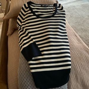 Women’s casual knit top. Banana Republic brand XL in size.